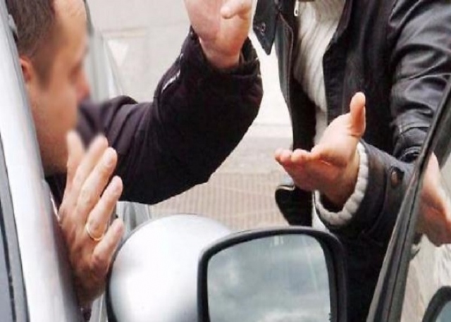 Sulla Siracusa-Priolo, sorpasso azzardato e scatta la lite