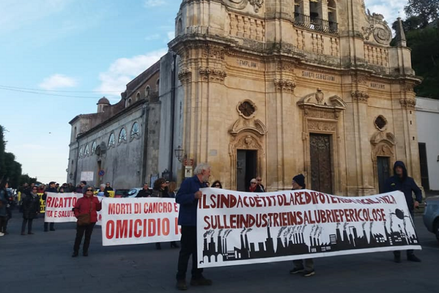 Il gruppo "Basta inquinamento dell'aria" fa tappa a Melilli e sotto pone le sue richieste al sindaco