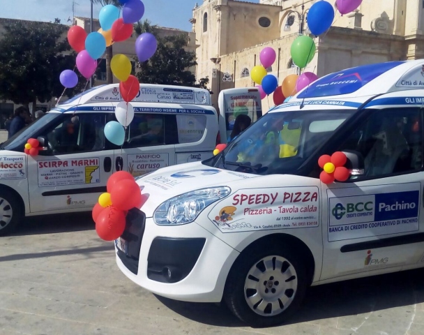 Avola, palloncini al cielo per inaugurare i nuovi mezzi per il trasporto sociale