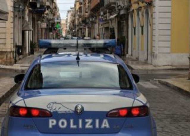 Vittoria, minaccia l'ex moglie e brucia auto del suo compagno