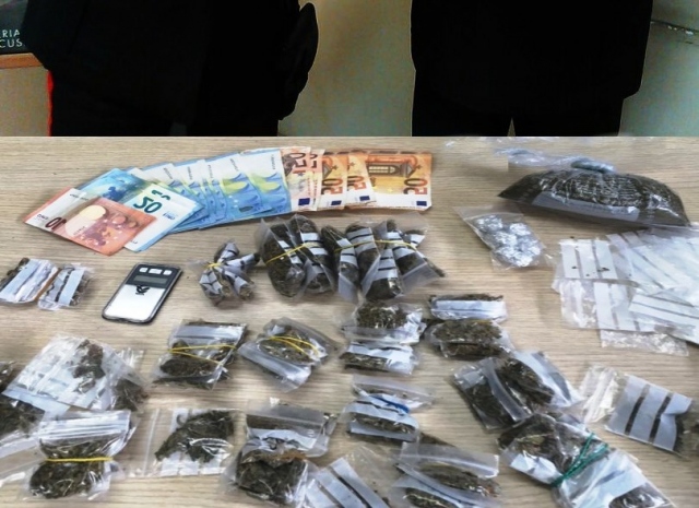 Siracusa, spacciava dagli arresti domiciliari: arrestato 19enne