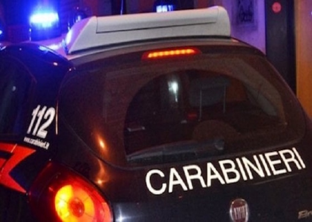 Siracusa, malmenato mentre dorme ai giardini di viale Margherita