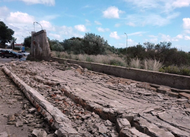 Noto, crolla muro a causa del forte maltempo