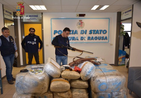 Ragusa, sequestrati 300 chili di marijuana: 2 arresti