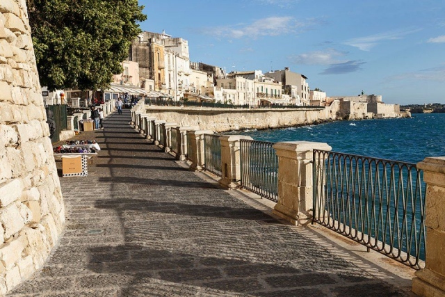 Siracusa, domenica mezzi fuori da Ortigia