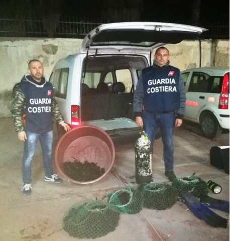 Siracusa, pesca di frodo: sequestrati 1.600 ricci di mare a Calabernardo