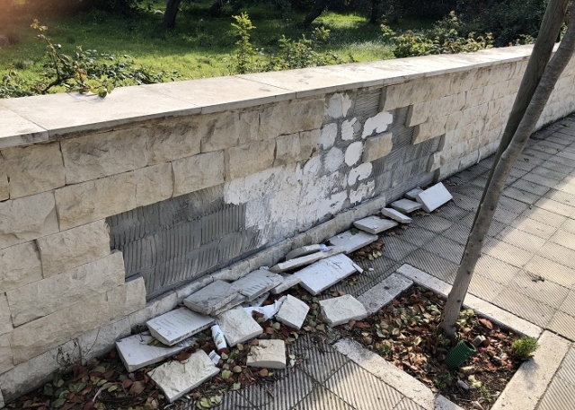 Siracusa, nel degrado marciapiedi viale Scala Greca