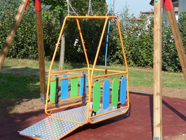 Siracusa, altalena per bimbi disabili a Piazza Adda: domani la consegna