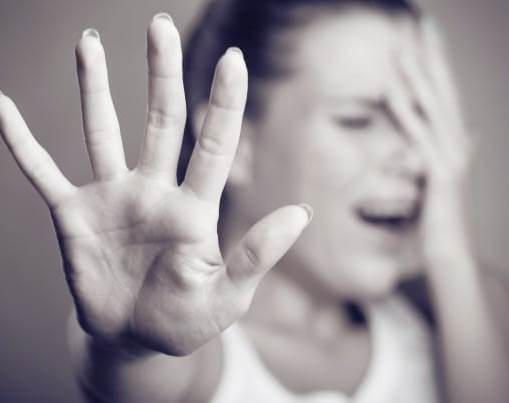 Augusta, il divieto di avvicinamento non lo ferma: minacce di morte a compagna