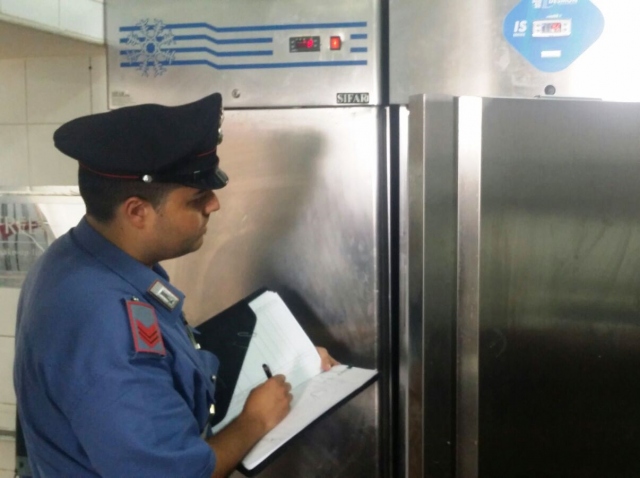 Siracusa, sequestrati 30 chili di pesce e un chilo di polpa di ricci in ristorante