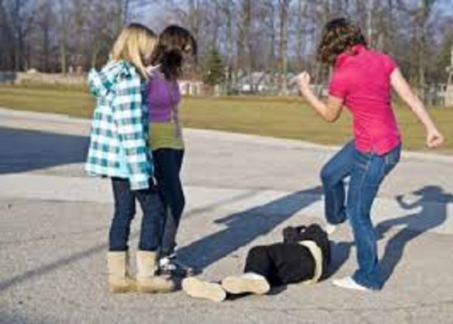 Palermo, 14enni aggredite da quattro coetanee