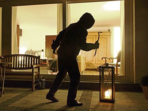 Avola, entra in villetta e ruba centralina allarme