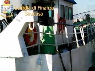 Siracusa, traffico di gasolio tra Italia e Libia: confiscati 100.000 chili