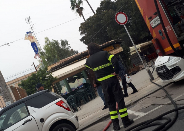 Siracusa, incendio a paninoteca di viale Regina Margherita