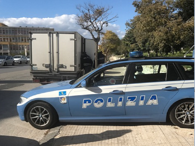 Mezzo pesante con il tachigrafo manomesso sulla Siracusa-Catania, autista denunciato per attentato alla sicurezza stradale