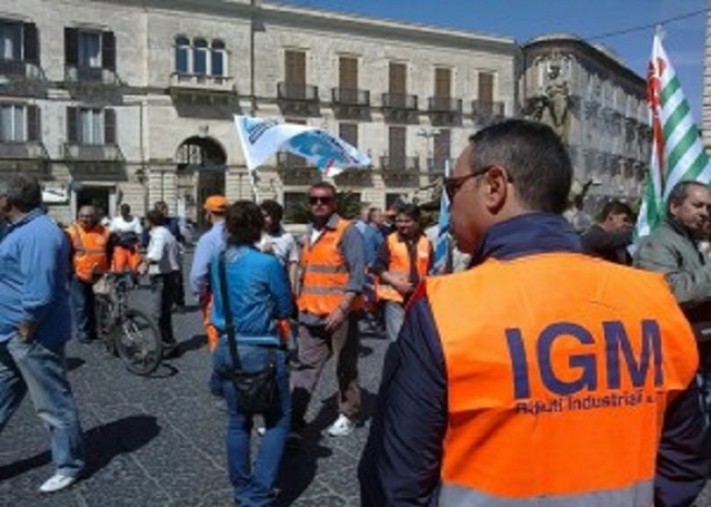 Siracusa, sit in e sciopero dei lavoratori Igm senza stipendio da gennaio