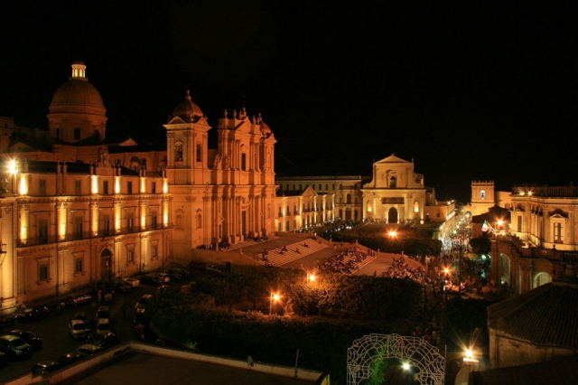 Noto, dirigente comunale concede suolo pubblico senza autorizzazioni: denunciato per abuso d'ufficio continuato