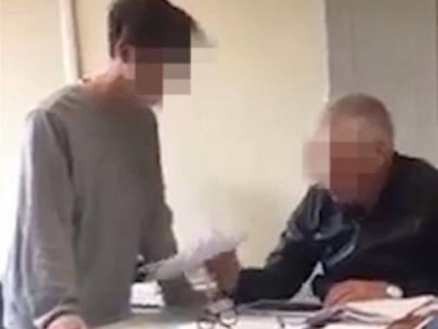 Lucca, bullismo a prof: perquisizione ai 6 indagati