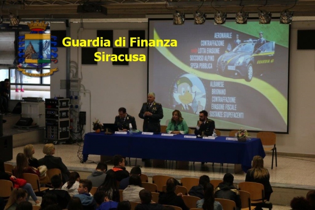 Lentini, la Guardia di Finanza incontra gli studenti dell'Istituto Superiore Alaimo