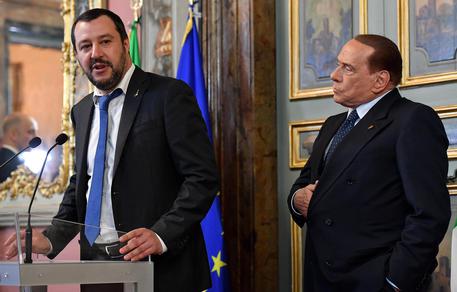 Governo, Berlusconi irrompe: "Salvini è il nostro leader"