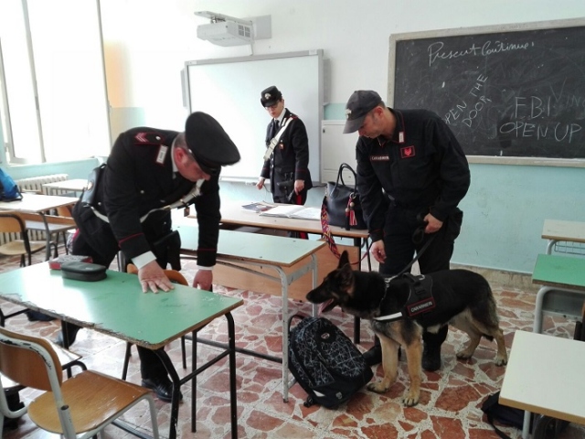 Siracusa, controlli antidroga al Fermi: trovati "spinelli"