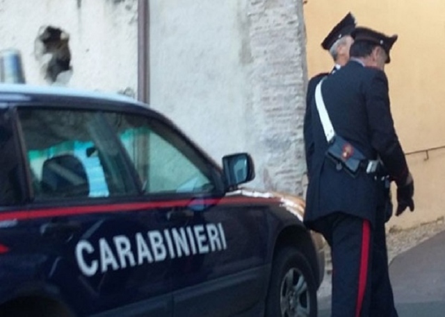 Augusta, esplode la gelosia tra coniugi stranieri e parte il litigio