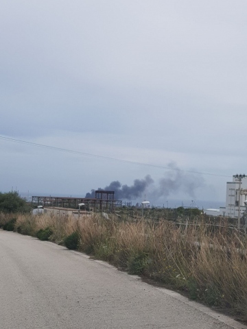 Augusta, incendio all'interno dell'area Esso