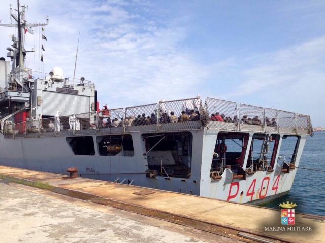 Augusta, sbarcati ieri 24 migranti: oggi fermati 3 presunti scafisti