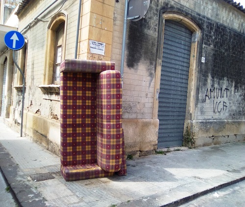 Siracusa, arredati i 'vuoti' lasciati dai cassonetti in Borgata