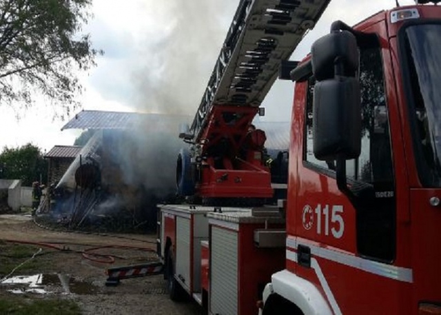 Pachino, a fuoco casa colonica in contrada Granelli