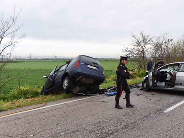 Incidente stradale nel Foggiano, distrutta un'intera famiglia di Avola. Spezzata la vita del bimbo di 2 anni