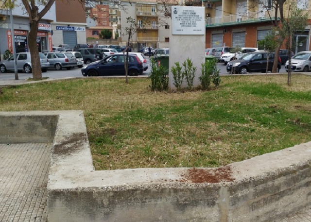 Siracusa, vandali in azione nella piazzetta di viale Tica
