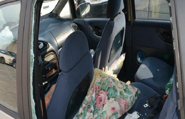 Cassibile, bimba lasciata in auto: denunciati genitori