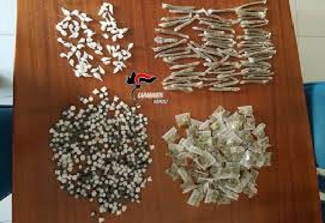 Avola, cocaina e hashish in casa: va ai domiciliari