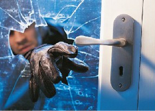 Noto, furto in negozio di ricami artigianali: denunciato un 21enne