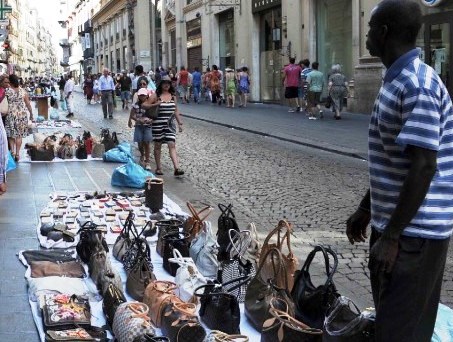 Augusta, prometteva di pagare merce acquistata ma poi non lo faceva: denunciata