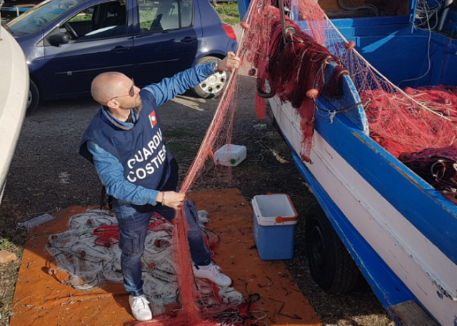 Avola, pescatore sportivo usa attrezzatura vietata: multato di 4.000 euro