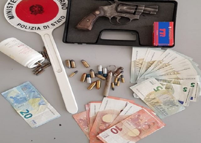 Siracusa, viola i domiciliari e rapina ufficio postale