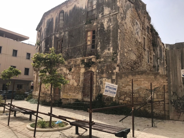 Siracusa, edificio a rischio crollo: il consigliere Bottaro lancia l'allarme
