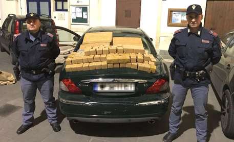 Palermo, trasportavano 100 kg di hashish: 3 arresti