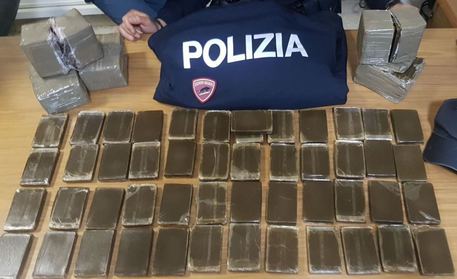 Palermo, deteneva 10 chili di hashish: arrestato