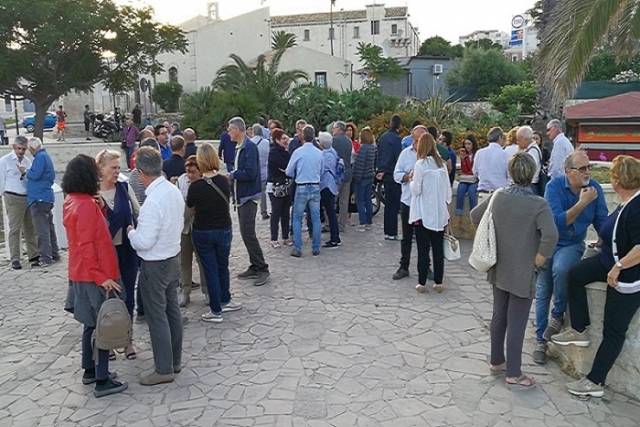 Siracusa, presidio di solidarietà per il presidente della Repubblica Sergio Mattarella