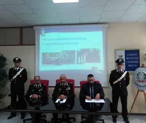 Siracusa, parcheggiatori abusivi dietro l'incendio all'auto del sindaco: 4 arresti. Minacce anche all'assessore Piccione