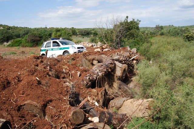 Noto, smaltimento illegale dei rifiuti: sequestro preventivo di due aree sottoposte a vincolo paesaggistico