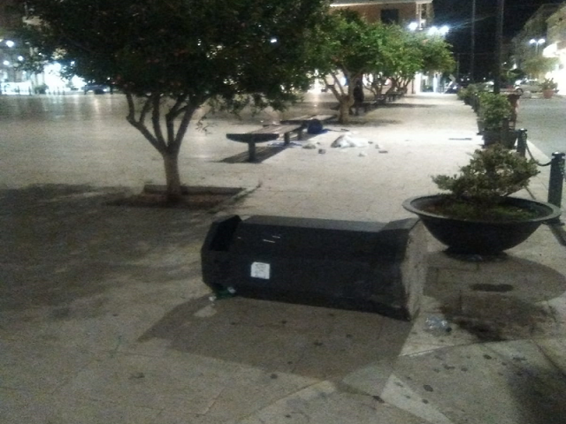 Siracusa, lite al tempio di Apollo: un uomo ubriaco tira per aria di tutto e aggredisce due persone