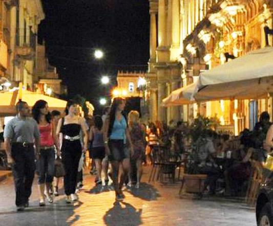 Noto, bar in suolo pubblico abusivamente: sanzioni
