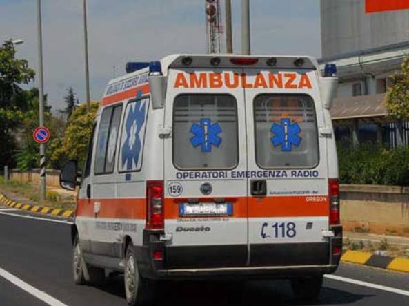 Napoli, ambulanza sequestrata per intervenire su incidente mortale