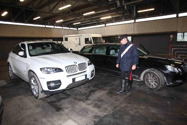 Siracusa, rubavano automobili per poi smontare e venderle a pezzi: arrestati in quattro