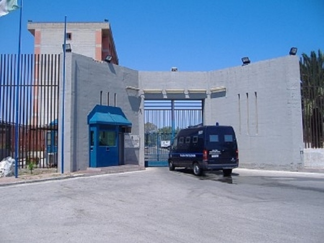 Augusta, 34enne passa dai domiciliari al carcere