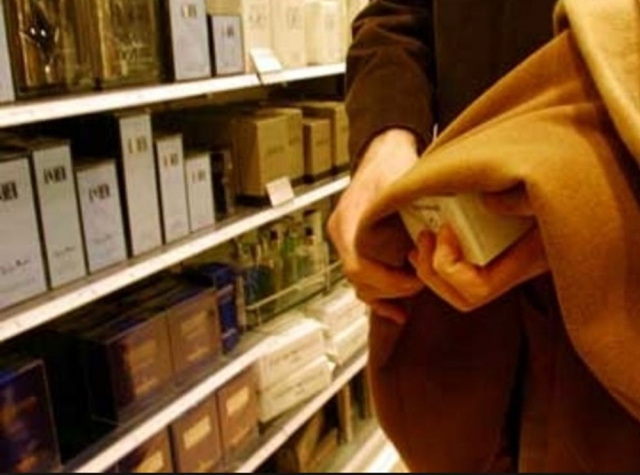 Siracusa, tentato furto in un profumeria